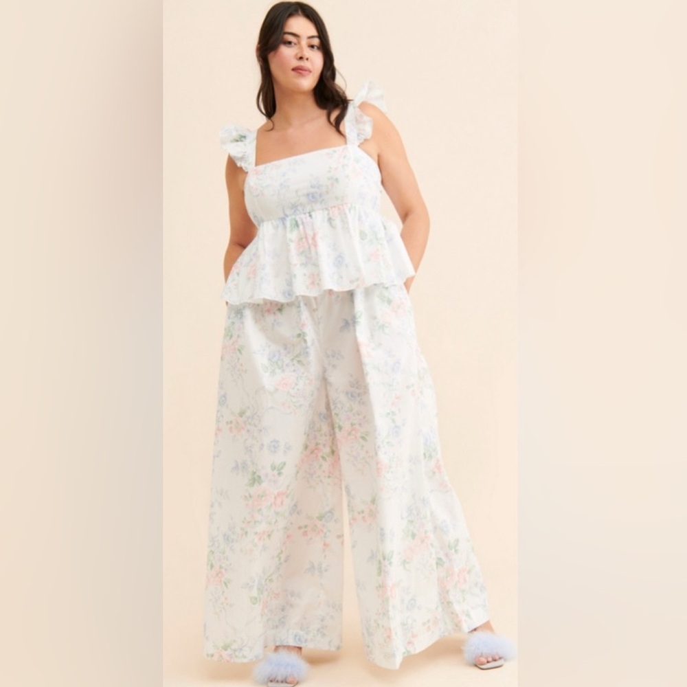 NWT Selkie Mrs. Darcy
Weekender Sleeveless Jumpsuit
Floral White Size:2X